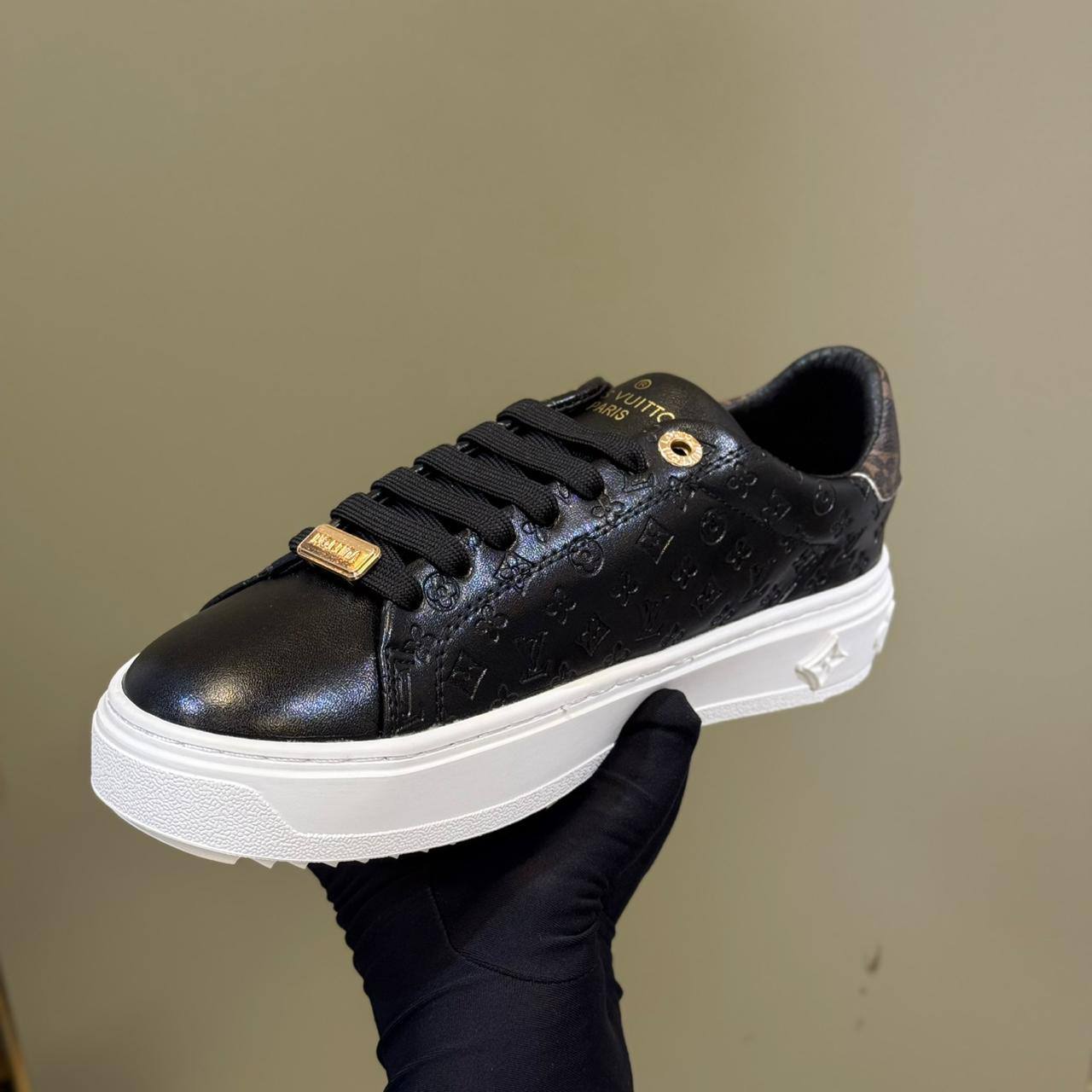 LV SHOES 👟 
Size 36-41
140 dhs🪙🖤

Zain40
♥️♥️♥️