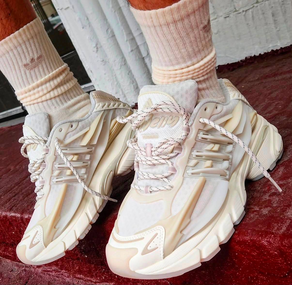 Pharrell Williams x adidas Jellyfish, 40 to 46 , 

240 dhs 

Zain196
♥️♥️♥️