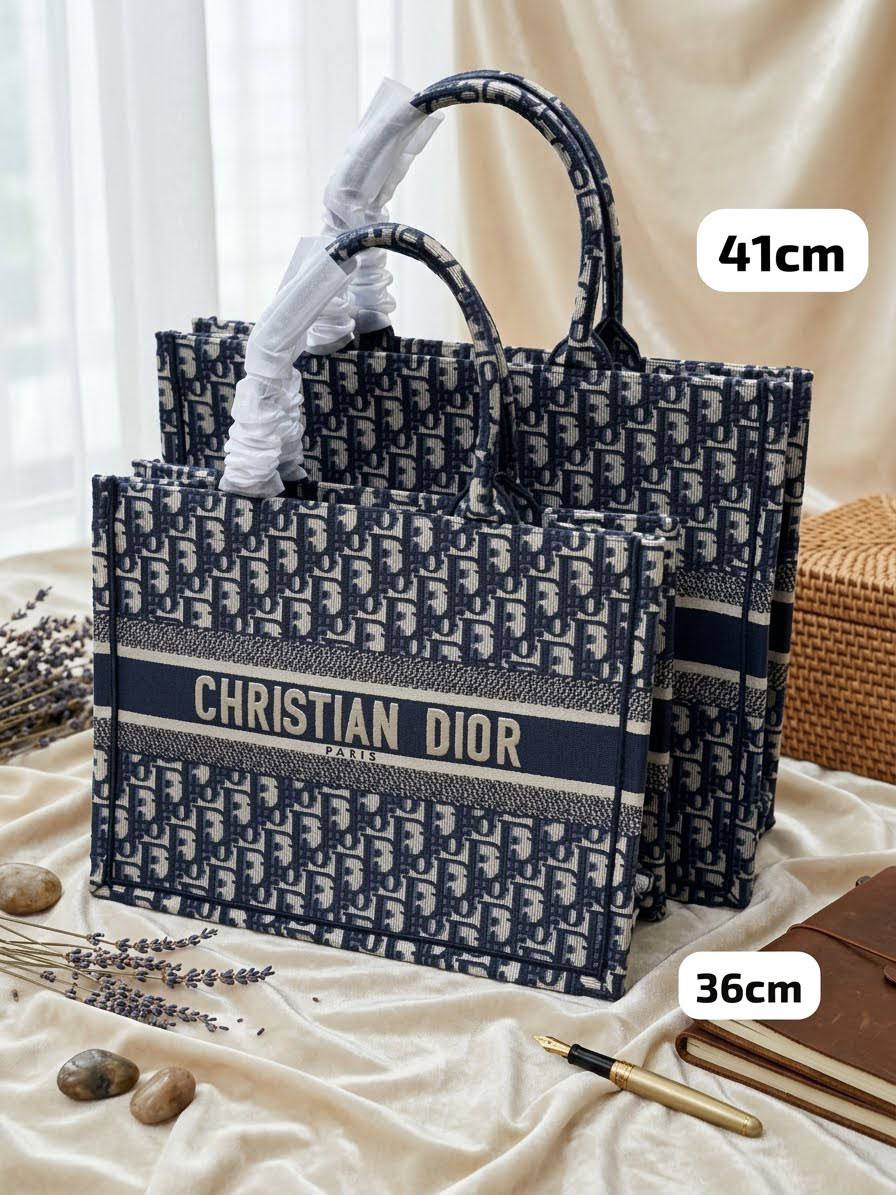 Dior 

41cm 
120 dhs

36cm 
 115 dhs 

No box

Zain72
♥️♥️♥️