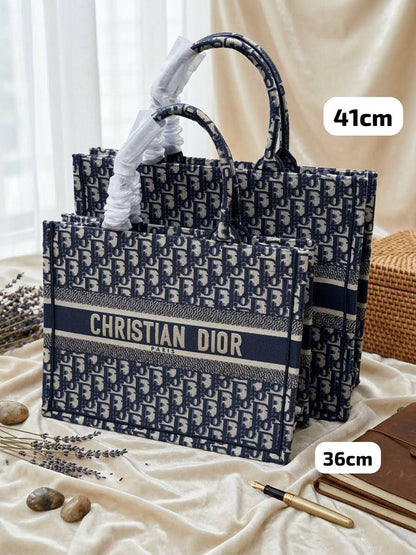 Dior 

41cm 
120 dhs

36cm 
 115 dhs 

No box

Zain72
♥️♥️♥️