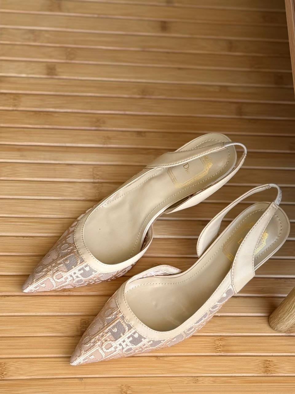 Dior
𝗦𝗶𝘇𝗲: 𝟯𝟲 𝘁𝗼𝗼 𝟰𝟭
490 dhs✅

Zain178
♥️♥️♥️