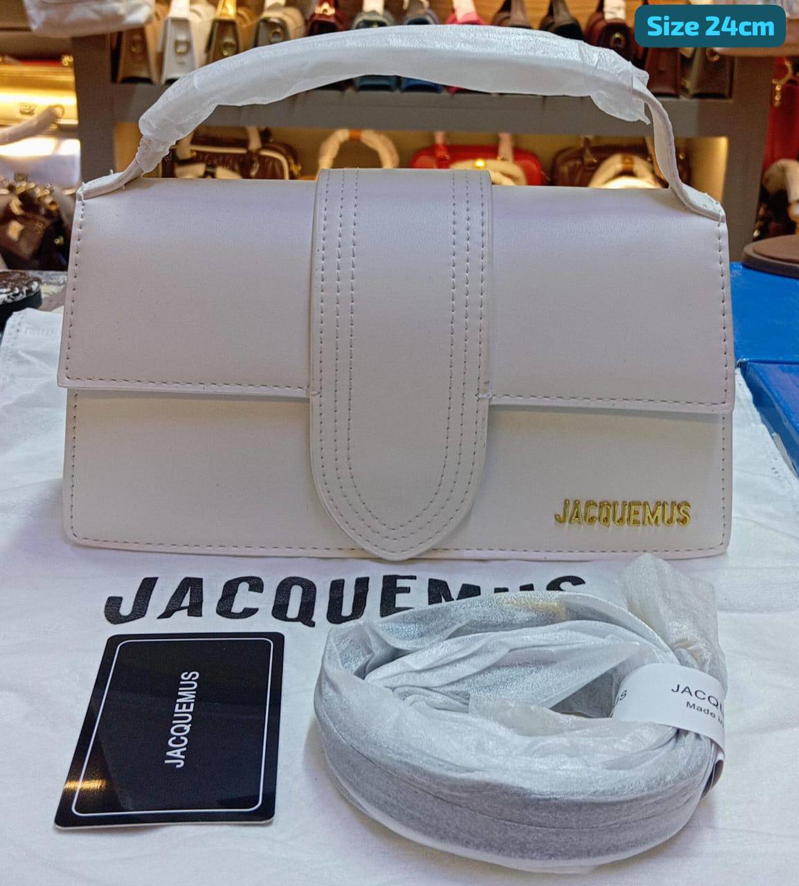 Jacquemus
Good quality 
with box 
105 dhs✅

Zain186
♥️♥️♥️
