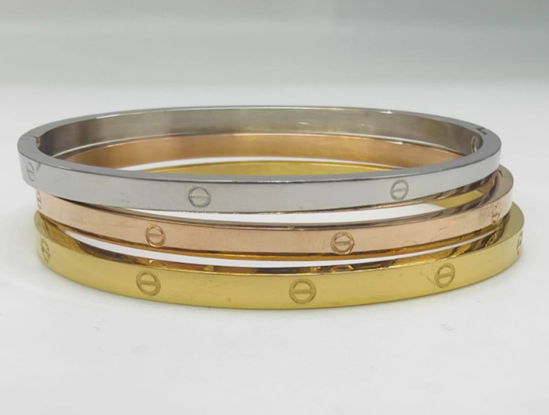 Cartier Set
55 dhs✅

Zain25
♥️♥️♥️