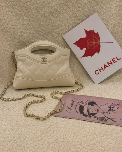 Chanel 
Master
 19Cm 

With Box
🎁🎁🎁

230 dhs✅

Zain131
♥️♥️♥️