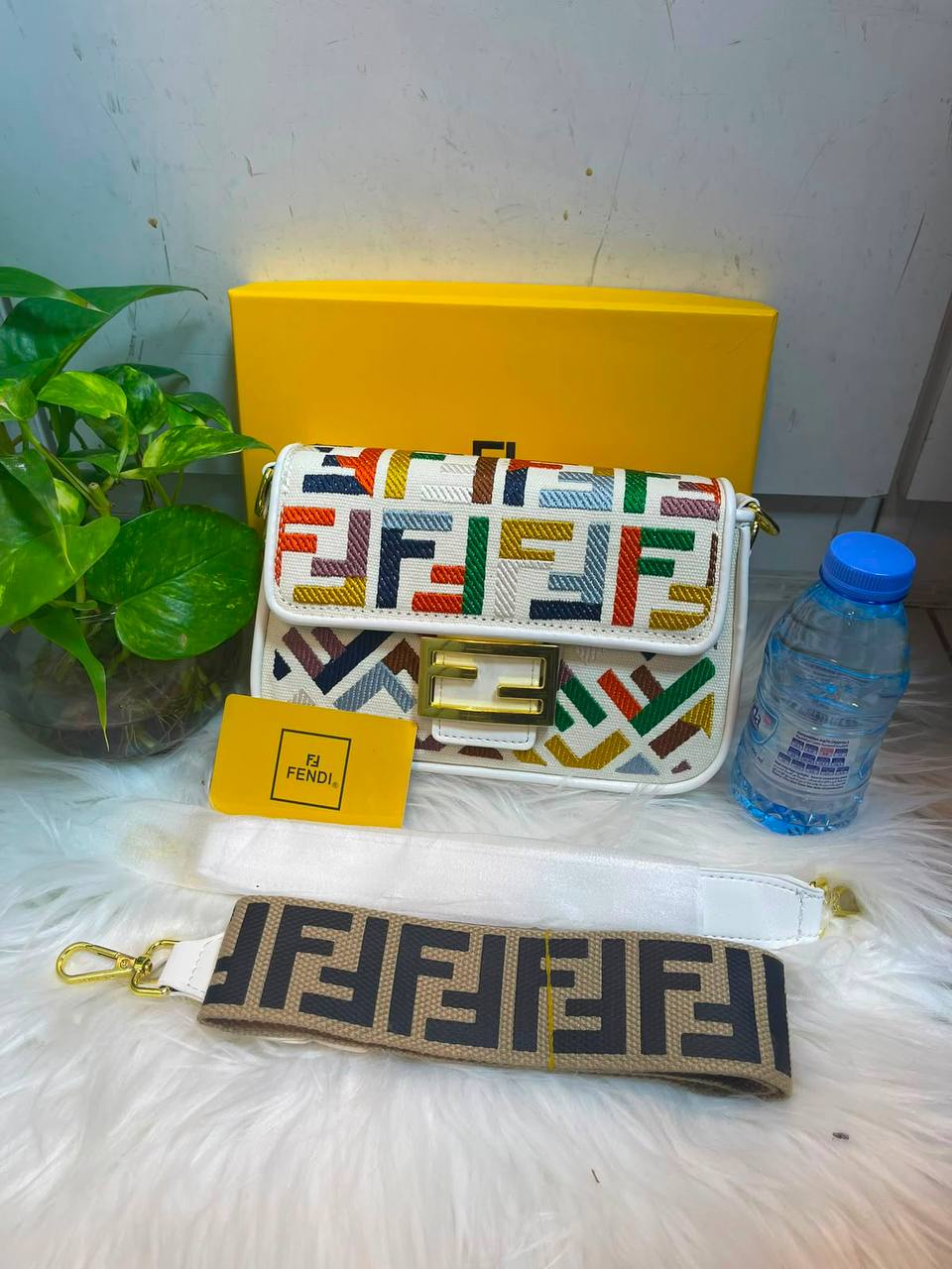 Fendi
95 dhs✅
With box
Size20cm

Zain219
♥️♥️♥️
