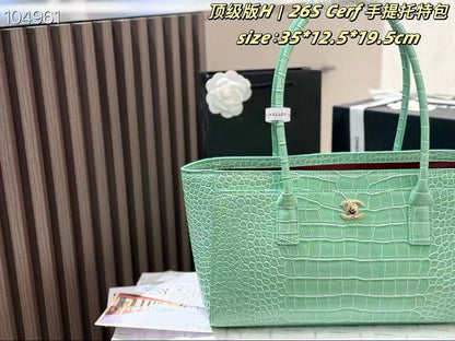 Chanel
Copy one 
with box 
280 dhs🇦🇪🇦🇪

Zain137
♥️♥️♥️