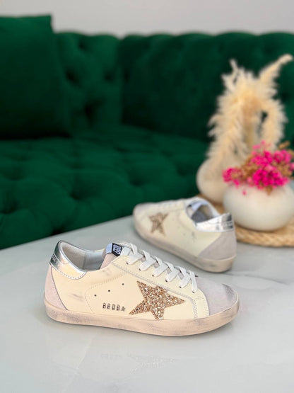 Golden goose
Vip quality 
Size:36 to 41
450 dhs🇦🇪🇦🇪

Zain113
♥️♥️♥️