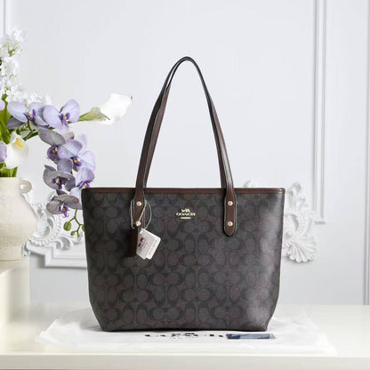 Coach
90 dhs✅
size 38×10×26cm

Zain42
♥️♥️♥️