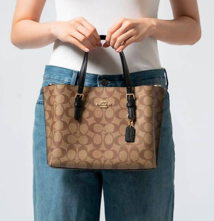 Coach
95 dhs✅
size 25×9×21cm

Zain42
♥️♥️♥️