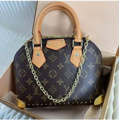 LV
ALMA LV 
130 dhs🇦🇪🇦🇪
WITH BOX 

Zain169
♥️♥️♥️
