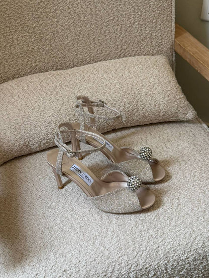Jimmy Choo
✨ 𝐉𝐈𝐌𝐌𝐘 𝐂𝐇𝐎𝐎 ✨
✨ 𝐕𝐈𝐏 𝐐𝐮𝐚𝐥𝐢𝐭𝐲 ✨
✨ 𝐒𝐢𝐳𝐞𝐬: 𝟑𝟔 — 𝟒𝟏 ✨
450 dhs💓

Zain298
♥️♥️♥️
