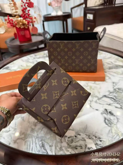 LV   
storage box
Size  big   28×18×17cm
Small    21×13×13cm
    High quality
90 dhs✅
Chose size 👍

Zain04
♥️♥️♥️