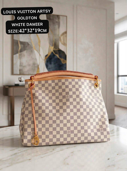 LV ᴀʀᴛsʏ 
ʜᴀɴᴅʙᴀɢ ɢᴏʟᴅᴛᴏɴᴇ
ᴄᴏᴀᴛᴇᴅ ᴄᴀɴᴠᴀs ʟᴇᴀᴛʜᴇʀ 
sɪᴢᴇ:42ᴄᴍ
110 dhs✅

Zain56
♥️♥️♥️