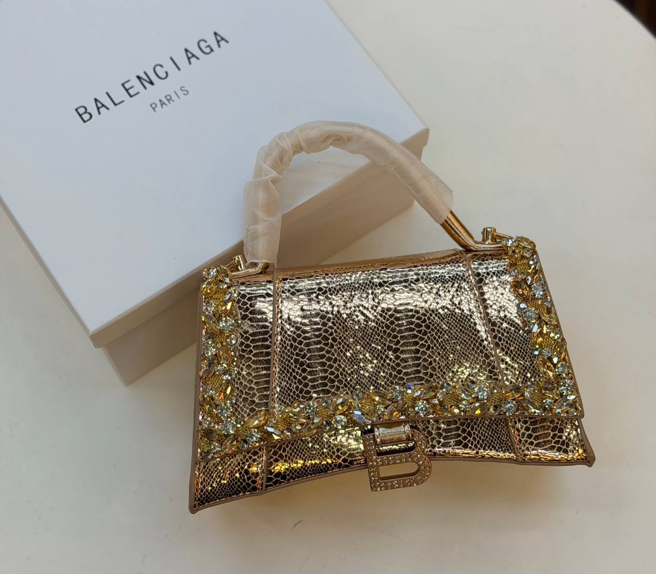 Balenciaga

150 dhs
With box

Zain175
♥️♥️♥️