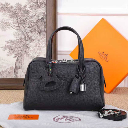 Hermes

with box
🎁🎁🎁

105 dhs🪙

Zain143
♥️♥️♥️