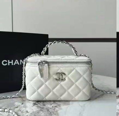 Chanel
with box
100 dhs✅

Zain143
♥️♥️♥️