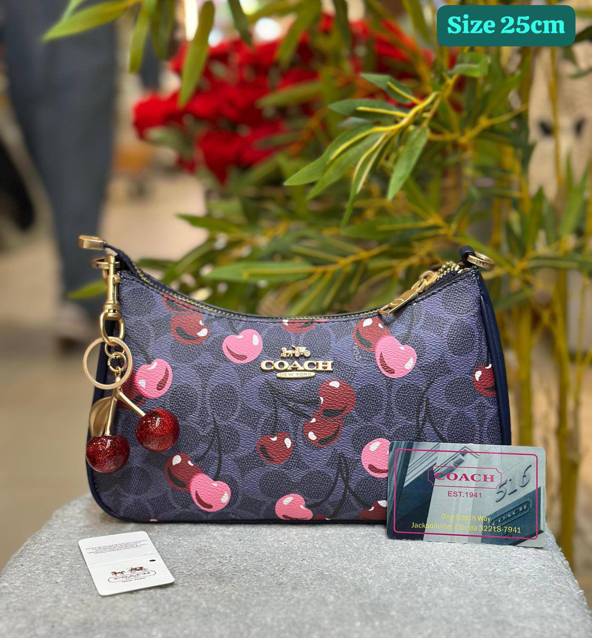 Coach
Best quality

With box’s
🎁🎁🎁

95 dhs🗽
size 25cm

Zain158
♥️♥️♥️