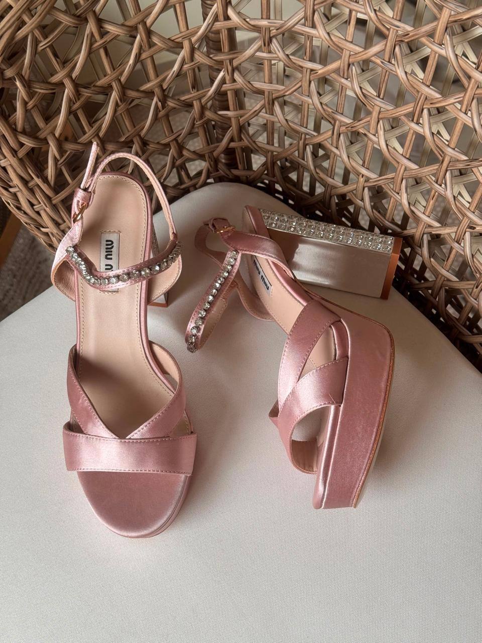 MIU MIU 
✨ Collection
👠 36–41
💎 Premium Quality
🔥 Super Master
450 dhs🇦🇪🇦🇪

Zain198
♥️♥️♥️