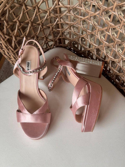 MIU MIU 
✨ Collection
👠 36–41
💎 Premium Quality
🔥 Super Master
450 dhs🇦🇪🇦🇪

Zain198
♥️♥️♥️