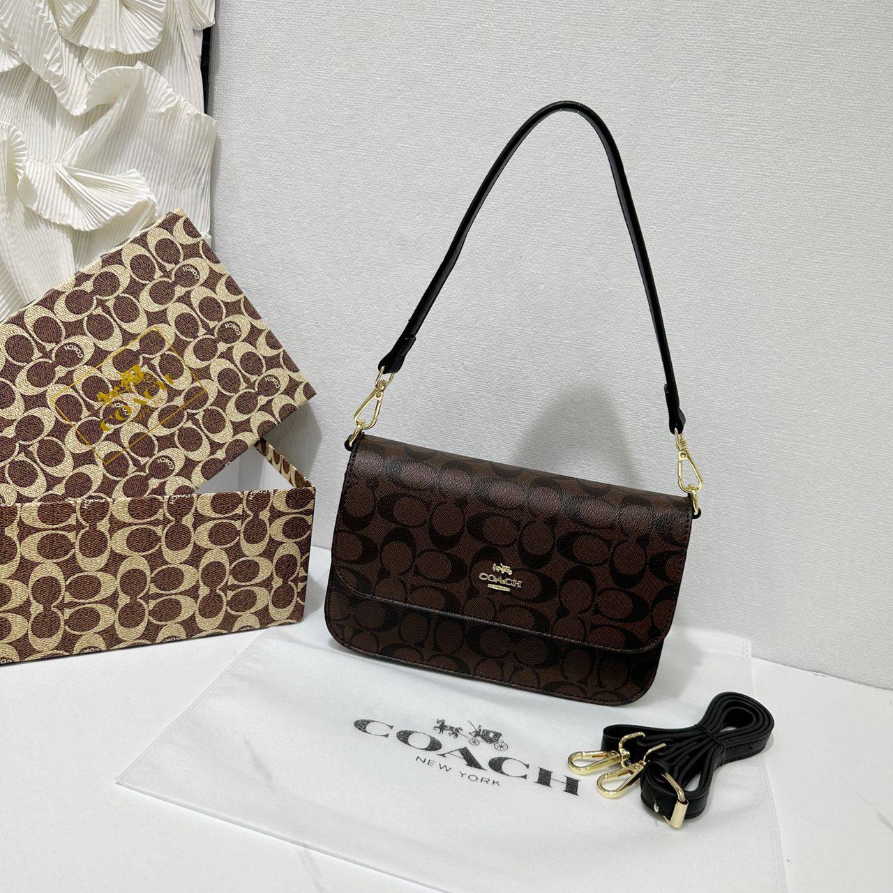 Coach 
80 dhs✅

with box🎁🎁🎁

Zain42
♥️♥️♥️