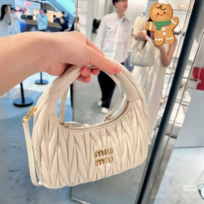 MIU MIU 

25*18*7 cm

100 dhs🇦🇪

With box

Zain17 
♥️♥️♥️