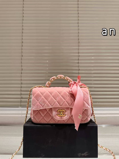 Chanel 
High Quality
With. Nice.   Backing.   
270 dhs🪙🌨️

Zain131
♥️♥️♥️
♥️♥️♥️