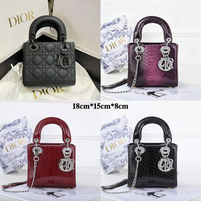DIOR 
GOOD QUALITY
 WITH BOX 
🎁🎁🎁

120 dhs✅

Zain295
♥️♥️♥️