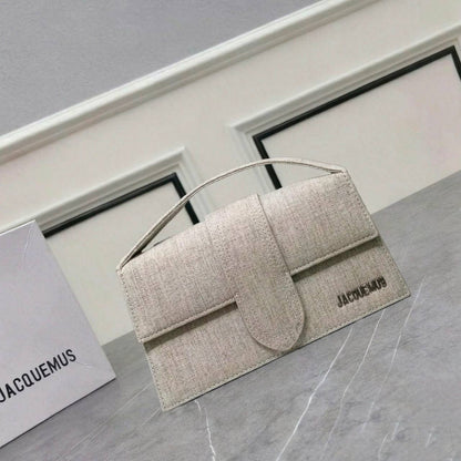 JACQUEMUS 

COPY ONE 

RESTOCK 

WITH BOX 

BIG SIZE  220 DHS……
(Leather)

Zain295
♥️♥️♥️♥️