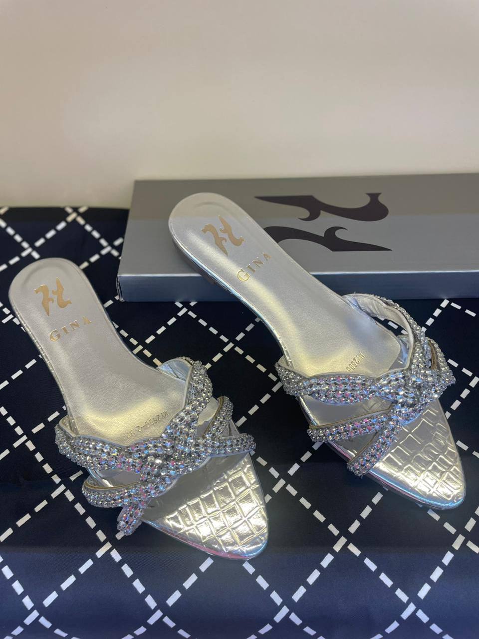 Gina 
flats new arrive 
Size 36-41 available
120 dhs❤️

Zain88
♥️♥️♥️