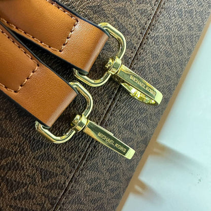 MK  
GOOD QUALITY 
105 dhs🇦🇪🇦🇪

Zain295
♥️♥️♥️