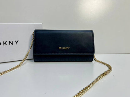 Coach - CH - DKNY
85 dhs❣️
with box
🎁🎁🎁

size 19×5×11cm

Zain41
♥️♥️♥️