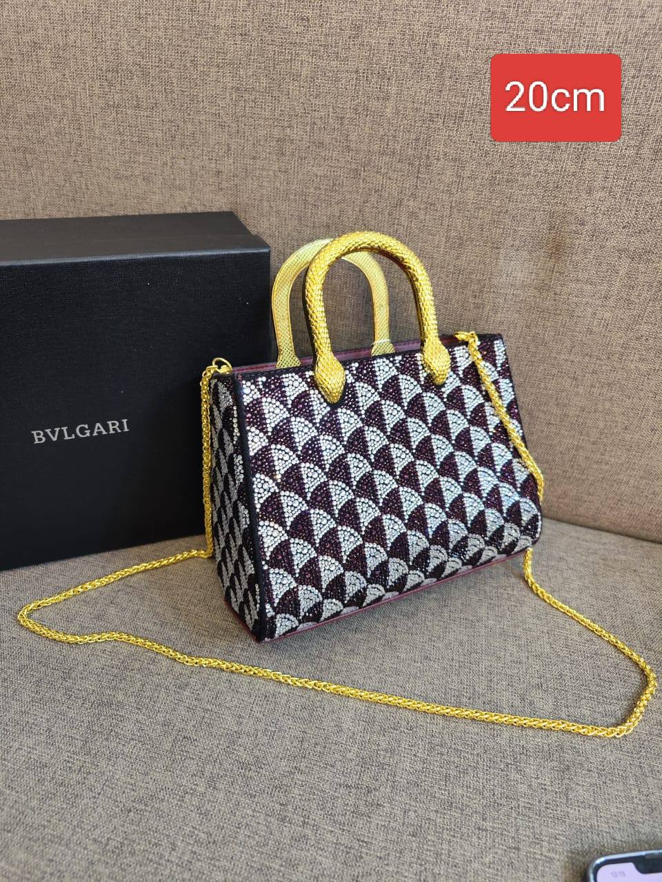 Moynat

110 dhs✅

with box
🎁🎁🎁

Zain26
♥️♥️♥️