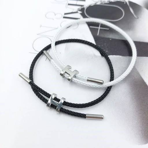 Hermes
Good quality 
Bracelet 
With black boxes
20 dhs🇦🇪🇦🇪

With normal boxes and 
Paper bag
30 dhs🇦🇪🇦🇪

With original boxes
40 dhs🇦🇪🇦🇪

Zain216
♥️♥️♥️
