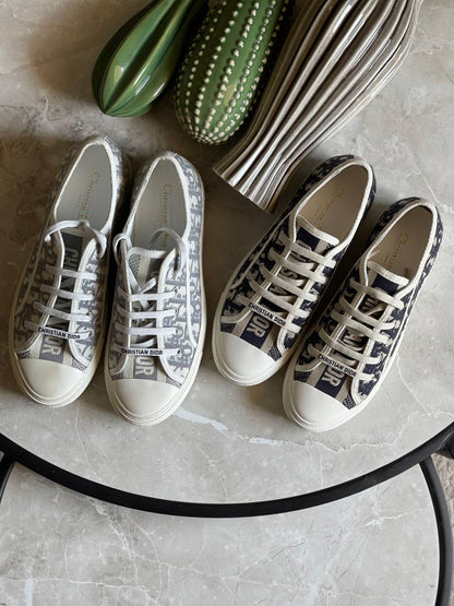 *Available agin*
DIOR 💥💥
*Super master quality*
*Size 36 to 41*
450 dhs🪙💚

Zain113
♥️♥️♥️