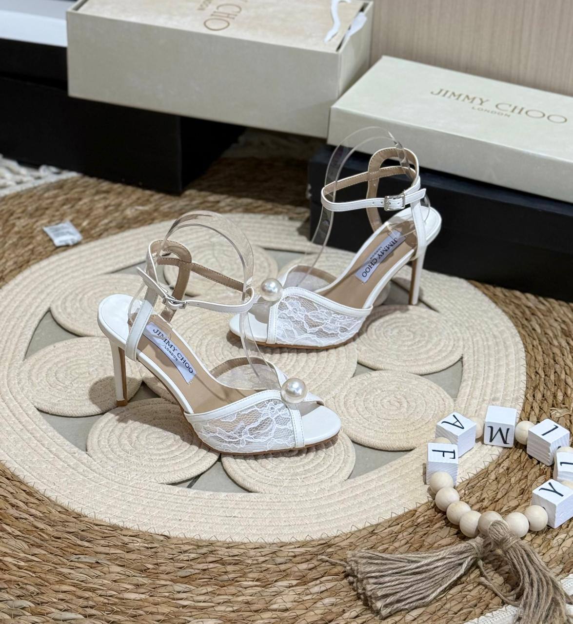 New jimmy choo heel

  Size 36. To 41

130 dhs✅

Zain80
♥️♥️♥️