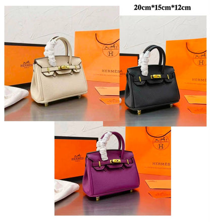 HERMES BIRKIN 
SMALL SIZE 
GOOD QUALITY 
WITH BOX 
🎁🎁🎁

95 dhs✅

Zain295
♥️♥️♥️