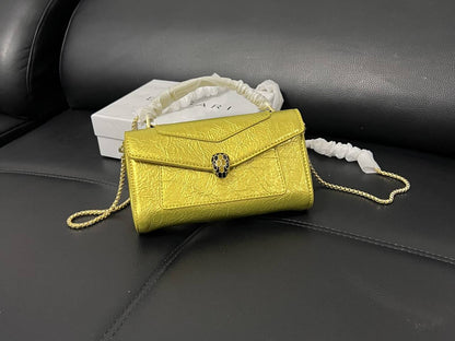 Bvlgari
100 dhs✅

with box  
🎁🎁🎁

20cm

Zain26
♥️♥️♥️