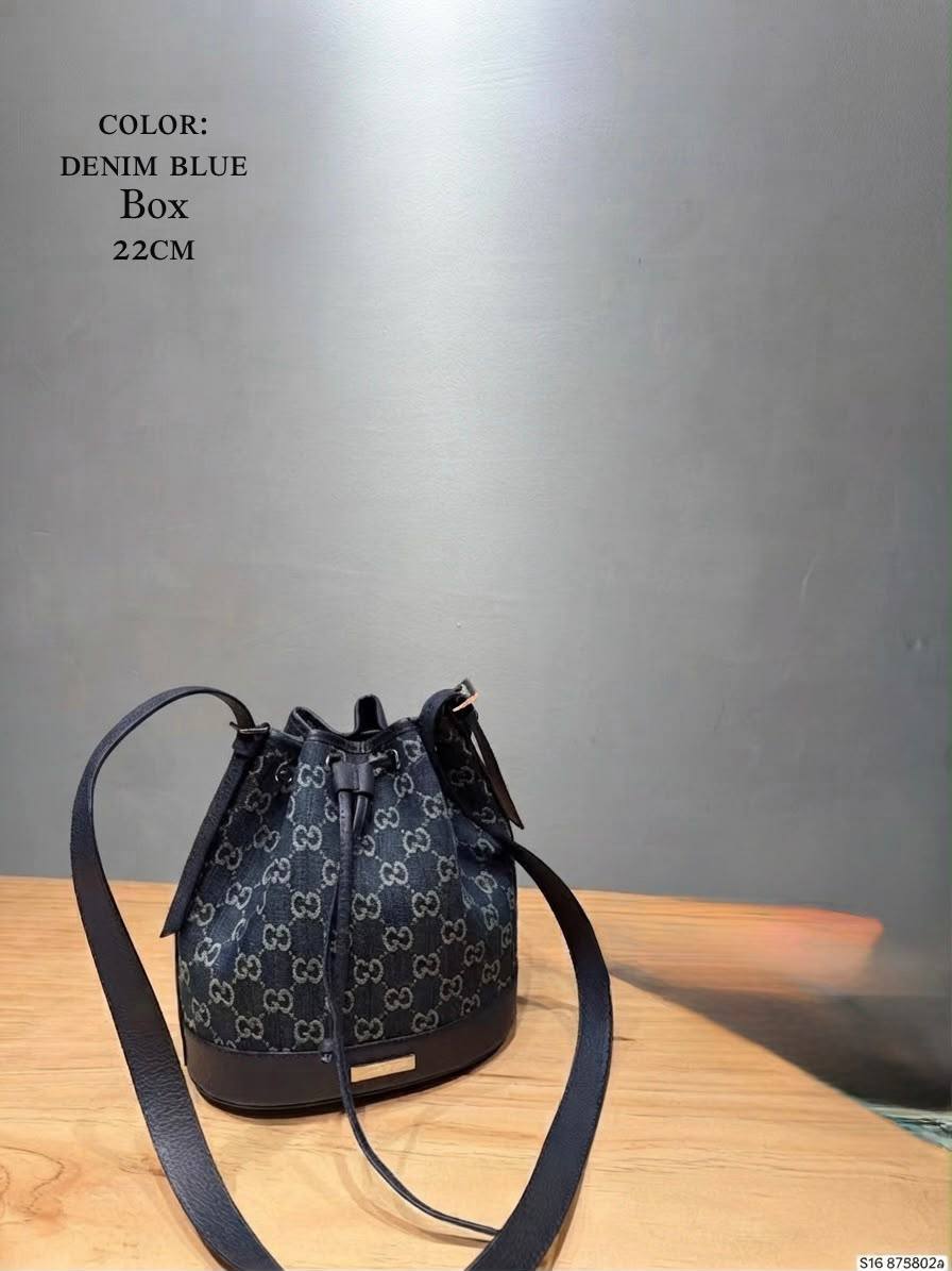 Gucci ʙᴜᴄᴋᴇᴛ ʙᴀɢ
ʜᴀɴᴅʙᴀɢ/ ʟᴏɴɢ sᴛʀᴀᴘ
Fʀᴏɴᴛ ʟᴏɢᴏ sɪʟᴠᴇʀ ʜᴀʀᴅᴡᴀʀᴇ 
ᴡɪᴛʜ ᴍᴀʀʀᴏɴ ʙᴏx
Cᴀɴᴠᴀs 
Sɪᴢᴇ: 22ᴄᴍ
130 dhs🇦🇪🇦🇪

Zain56
♥️♥️♥️