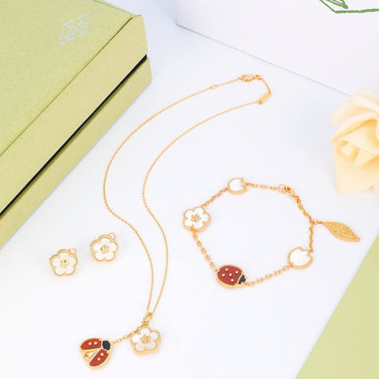 VCA set 🎊
Necklace 
Earrings 
Bracelet 
*Master Quality*☘️

*160* AED normal box 📦 
*220* AED original box 🗃️

Zain48
♥️♥️♥️
