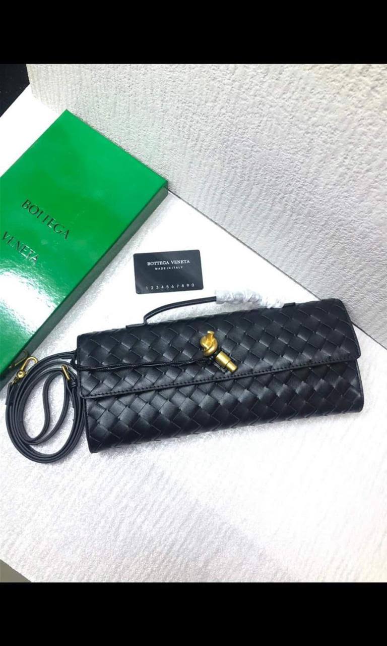 NEW CHANEL 
 Super leather. 
250 dhs🇦🇪🇦🇪
with box

Zain38
♥️♥️♥️