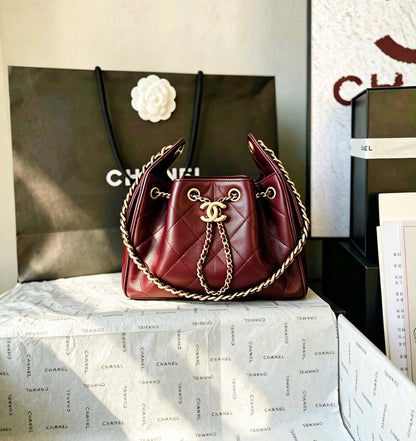 CHANEL 
NEW CAME GOOD QUALITY MINI SIZE WITH BOX 
120 DHS🇦🇪🇦🇪
Size: 20 cm

Zain17
♥️♥️♥️