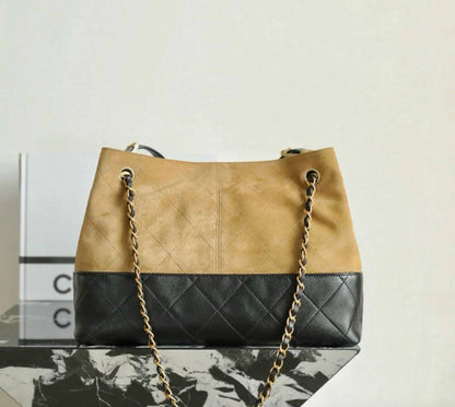 CHANEL
 COPY ONE
250 dhs✅
leather

Zain39
♥️♥️♥️