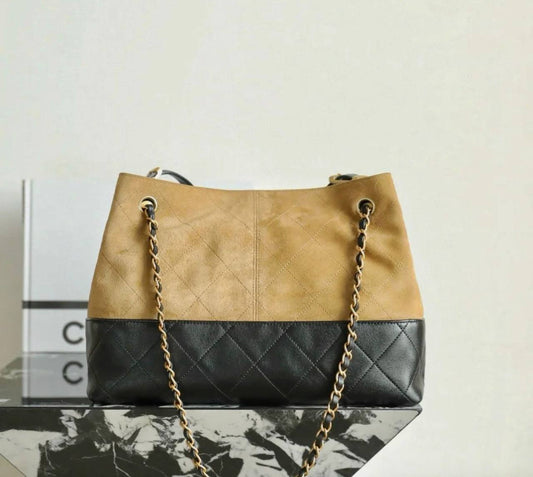 CHANEL
 COPY ONE
250 dhs✅
leather

Zain39
♥️♥️♥️