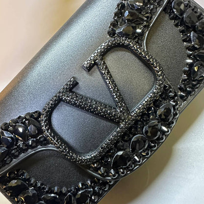 VALENTINO 

COPY ONE NEW CAME 
WITH BOX 
🎁🎁🎁

140 dhs🪙🌨️

Zain39
♥️♥️♥️