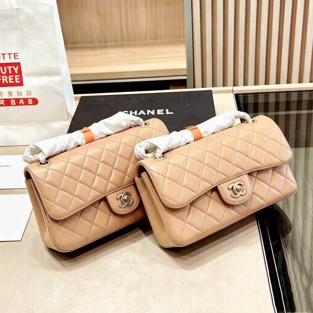 CHANEL
Master🌺🌺
WITH DOUBLE BOX 
240 dhs💓

Zain39
♥️♥️♥️