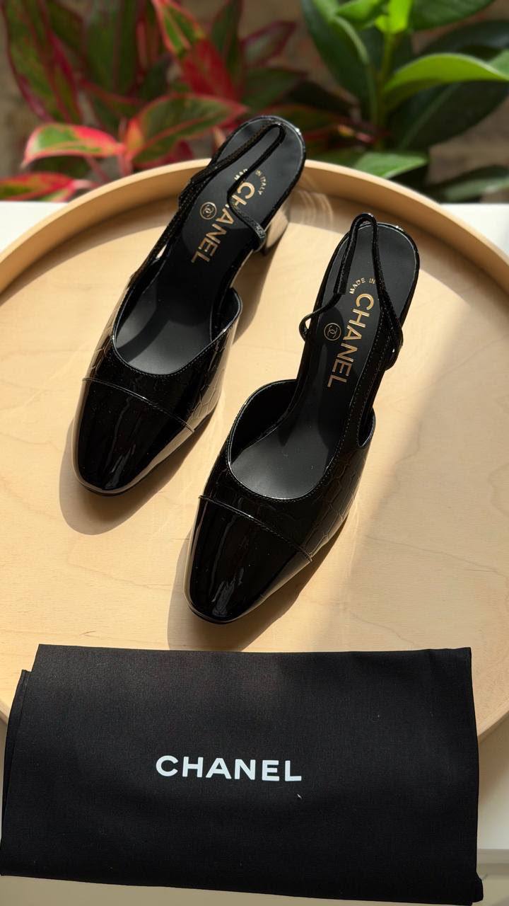 CHANEL
Available  🤩
Master quality 
Size: 36 to 41

460 dhs🇦🇪🇦🇪

Zain318
♥️♥️♥️