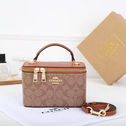 COACH 
NEW CAME GOOD QUALITY 
WITH BOX  
🎁🎁🎁

90 dhs🪙💕
SIZE: 17.5cm

Zain39

اطلبوها من الوتس المثبت في الأعلى👆🏻👆🏻

تواصلو معنا 👈🏻 Zain 
For order WhatsApp pinned 👆🏻

♥️♥️♥️
