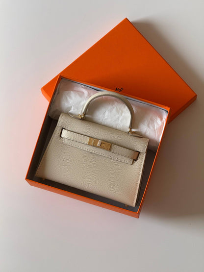 Hermes minikelly 19cm💕master quality😍

with box❤️
🎁🎁🎁

340 dhs🪙🌨️

Zain52
♥️♥️♥️