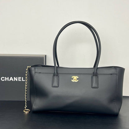 Chanel
Master
35cm🫶🏼 
330 dhs✅

Zain297
♥️♥️♥️