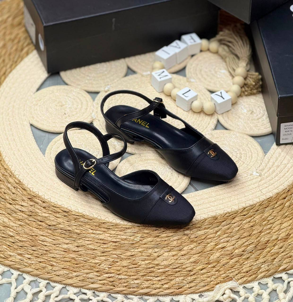 Chanel flat 

Size 36 to 41 

110 dhs🇦🇪🇦🇪

Zain80
♥️♥️♥️